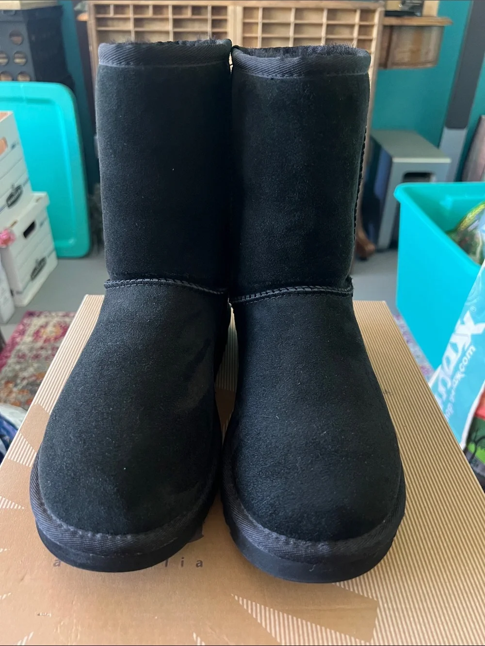 UGG Women’s Classic Short Boot Black, 8